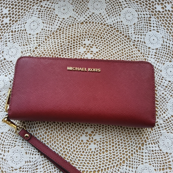 Michael Kors Wallet/Wristlet NWT Cherry Jest Set Travel Leather Gold Hardware - Picture 3 of 12